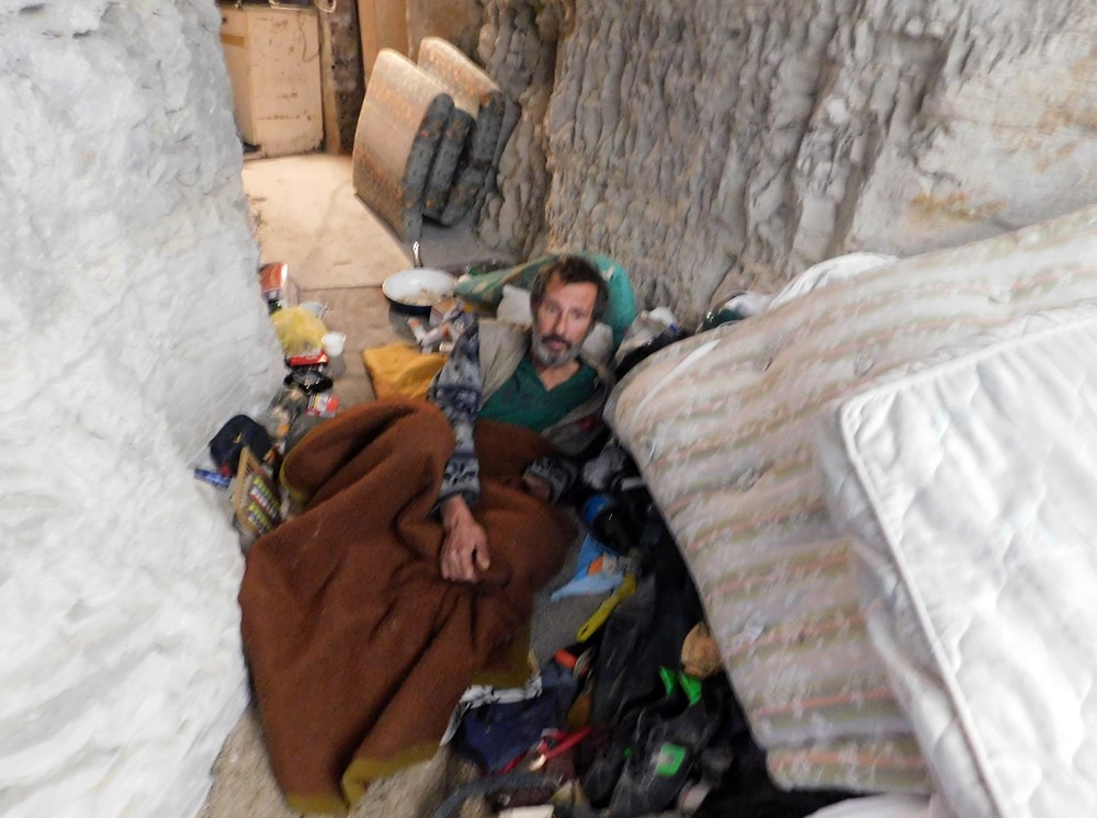 Senad Pondro nepokretan leži među hladnim kamenim zidovima u bunkeru na Punti